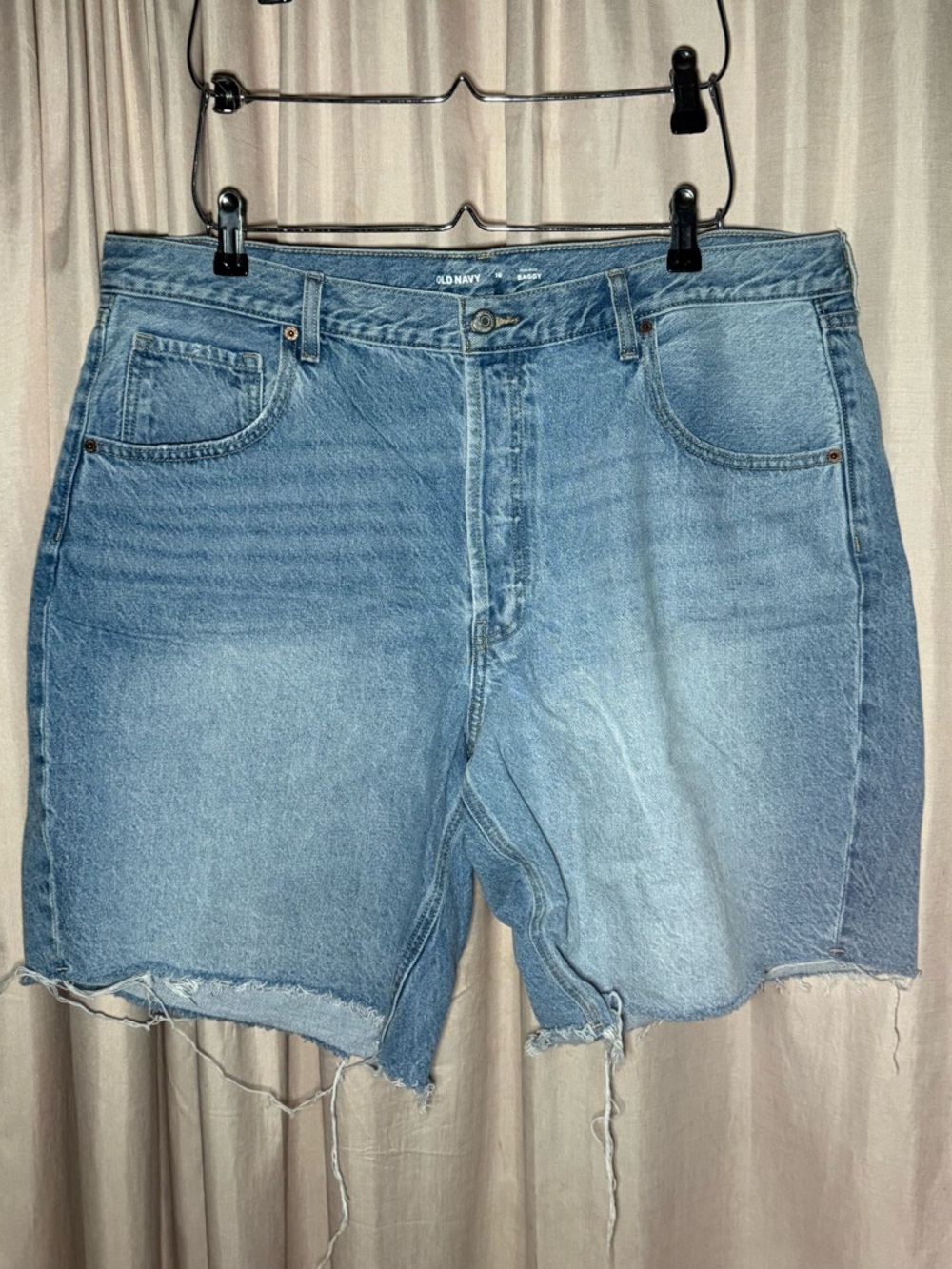 old navy mid rise baggy light wash jorts, size 16